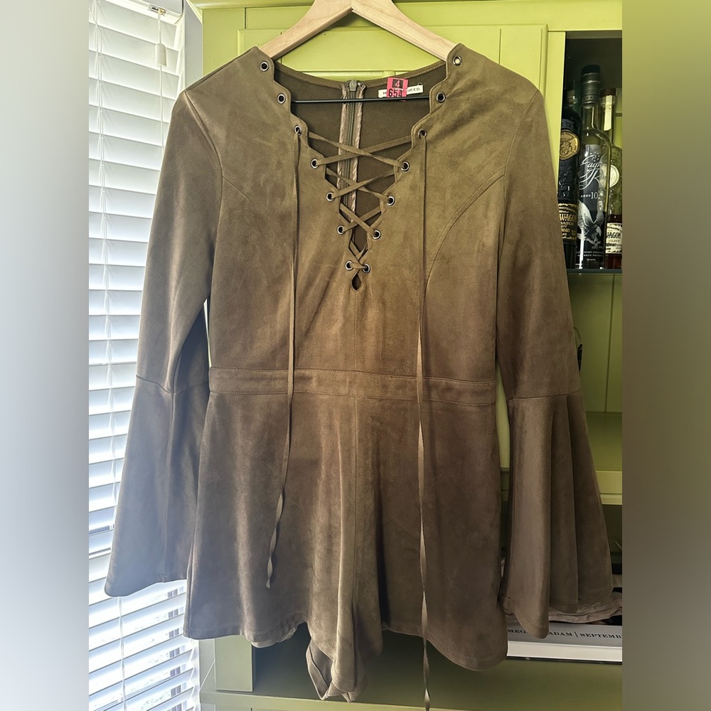 Olive 🫒 romper - Picture 4 of 7